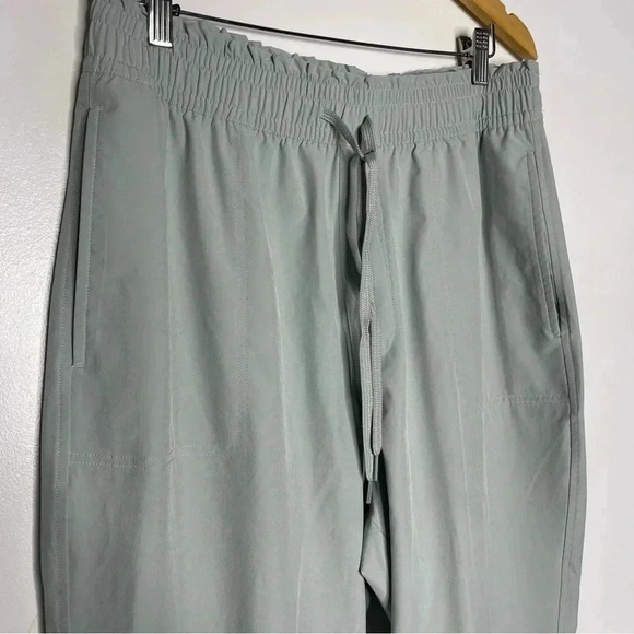 Abercrombie & Fitch Green Drapey Utility Jogger Size Large - Picture 4 of 7